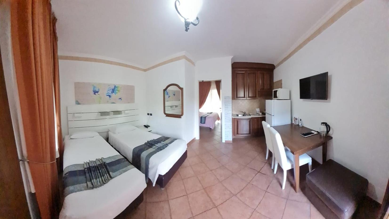 Euro House Inn Airport Φιουμιτσίνο Εξωτερικό φωτογραφία